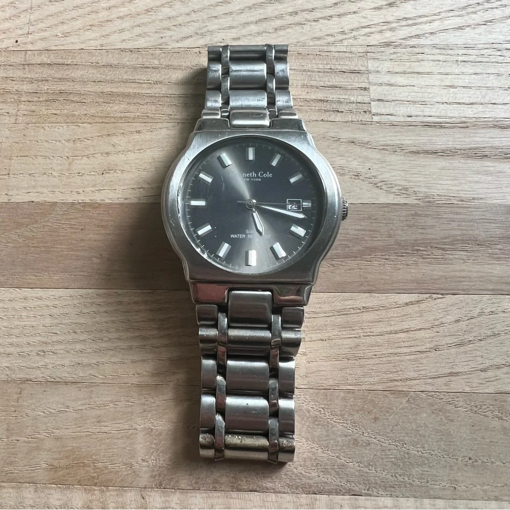 Kenneth Cole New York men’s stainless steel dress watch NEW BATTERY
